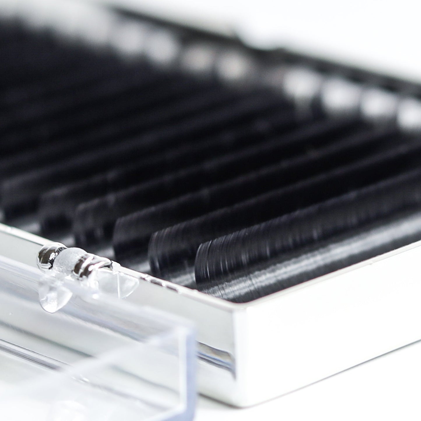 Royal Eyelash Extensions - 16 Lines
